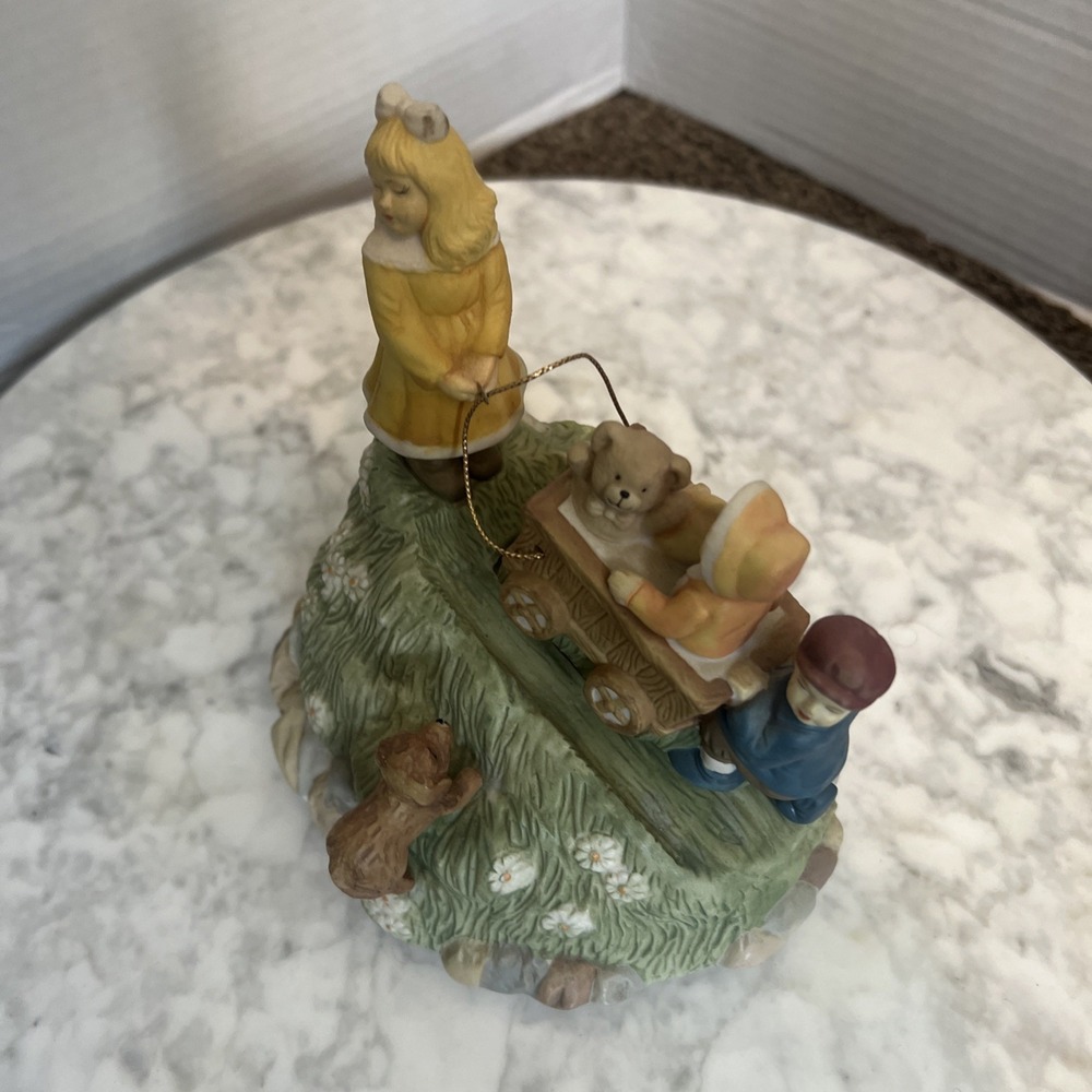 1991 House Of Lloyd Musical Figures Pulling Wagon It\'s a Small World Vintage